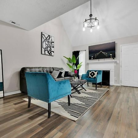 Plush Two Bedroom Retreat. A Home Away From Home! Riverdale Bagian luar foto