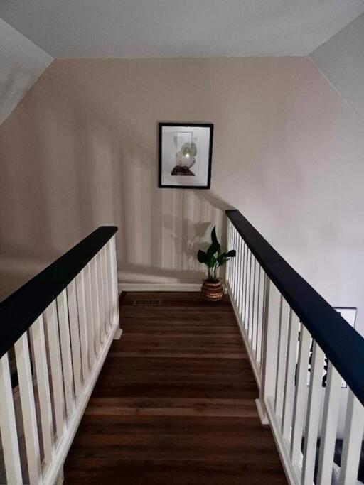 Plush Two Bedroom Retreat. A Home Away From Home! Riverdale Bagian luar foto
