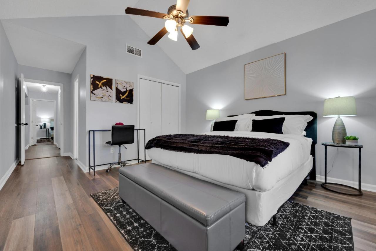 Plush Two Bedroom Retreat. A Home Away From Home! Riverdale Bagian luar foto