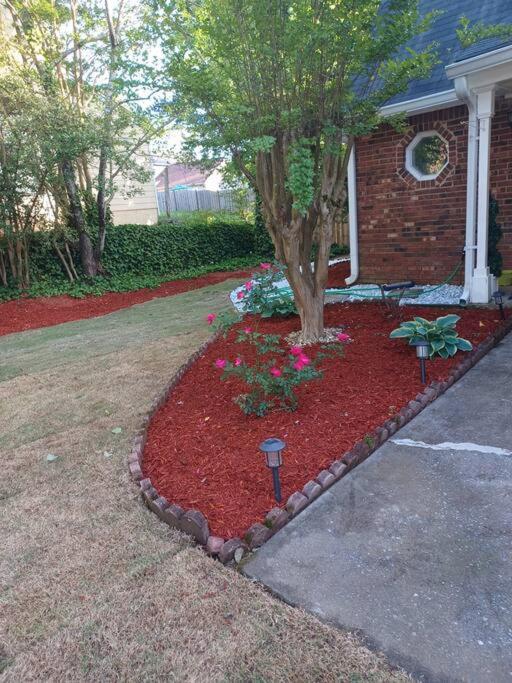 Plush Two Bedroom Retreat. A Home Away From Home! Riverdale Bagian luar foto